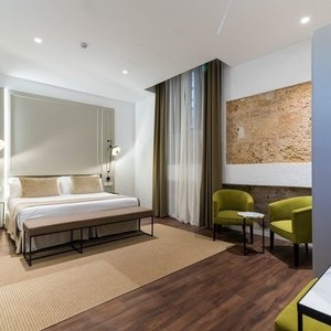C73D13 Guest Room