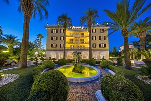 La Medusa Hotel - Dimora di Charme in Castellammare Di Stabia, image may contain: Villa, Hotel, Resort, City