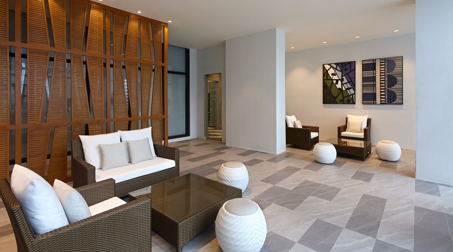 Pool lounge