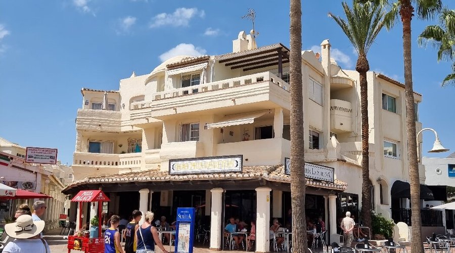 CervecerÍa La Sureña Y 100 Montaditos'Avda.Del Puerto Deportivo'Benalmádena.