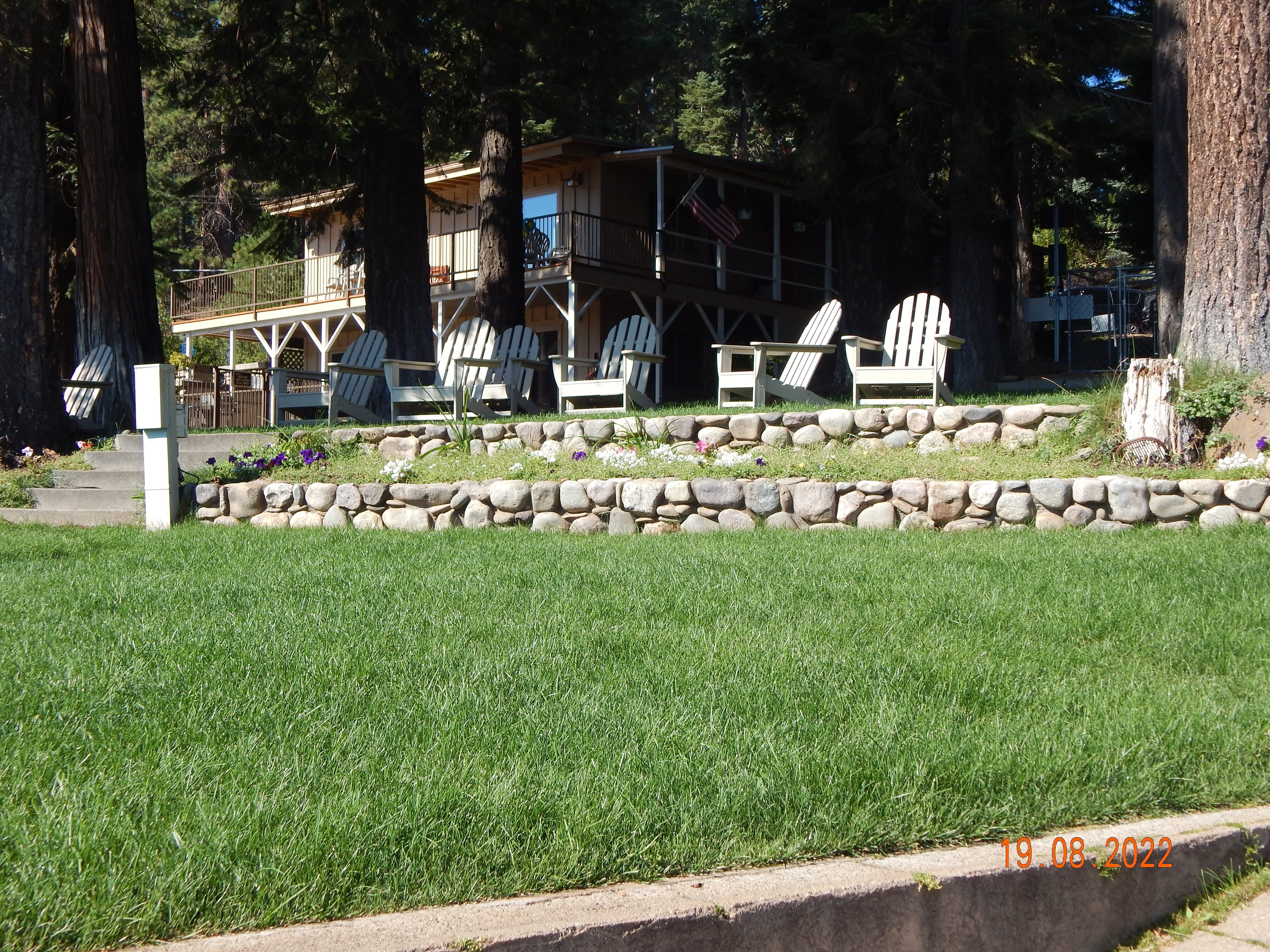 KNOTTY PINE RESORT AND MARINA Bewertungen Fotos Lake Almanor   Lawn Area To Enjoy The 