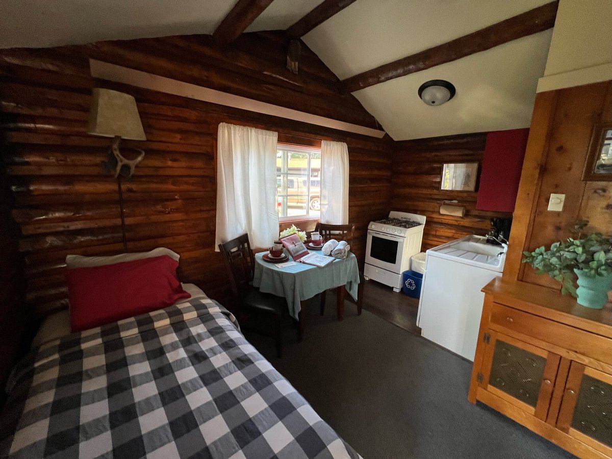 Log Cabin Motel Hiking: Pictures & Reviews - Tripadvisor