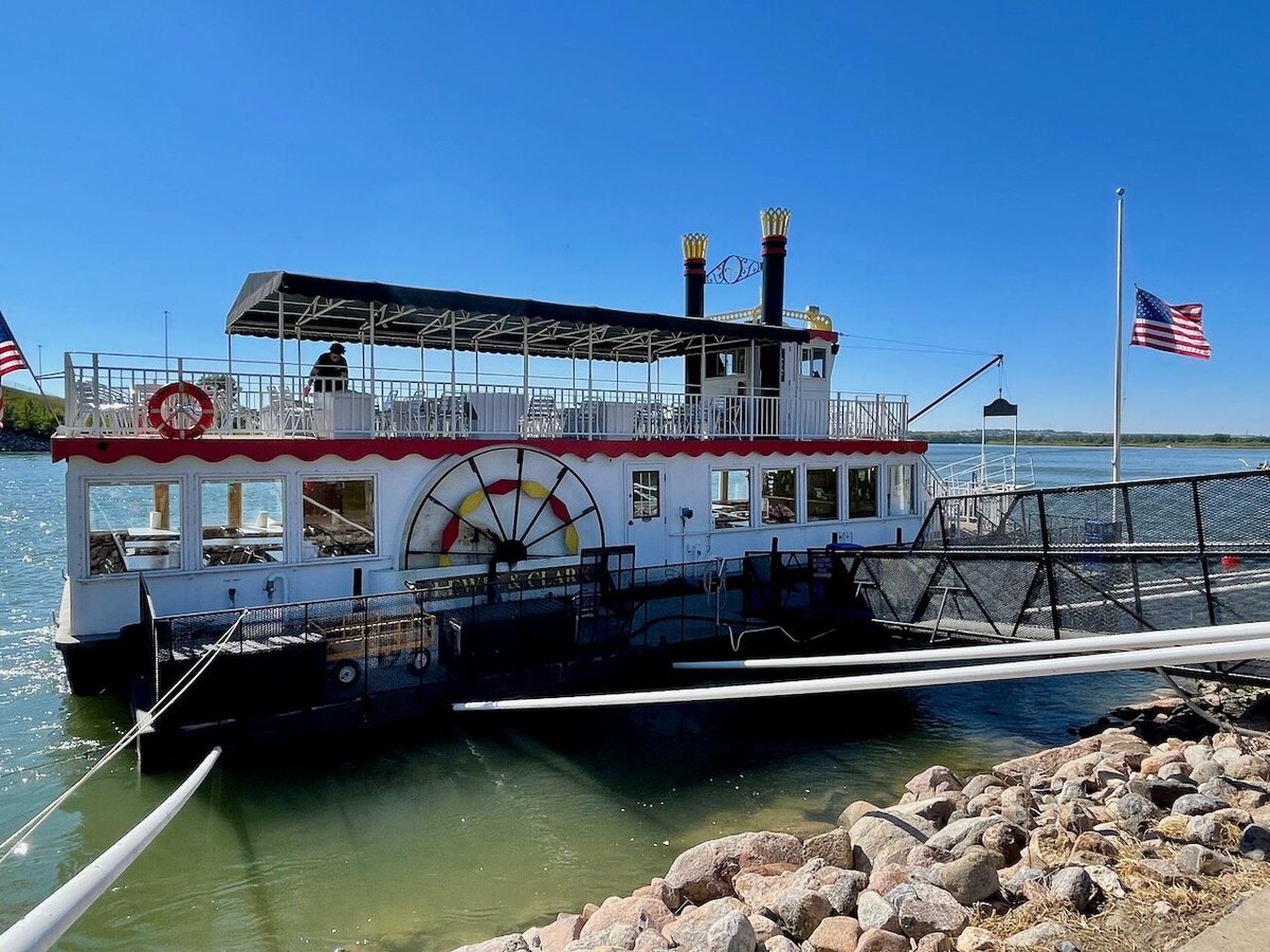 lewis and clark riverboat about