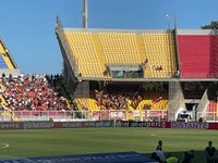 ESTADIO US Lecce durante el partido de fútbol italiano Serie B US Lecce vs  AC Pisa el 25 de abril de 2022 en el Stadio Via del Mare en Lecce, Italia  (Foto