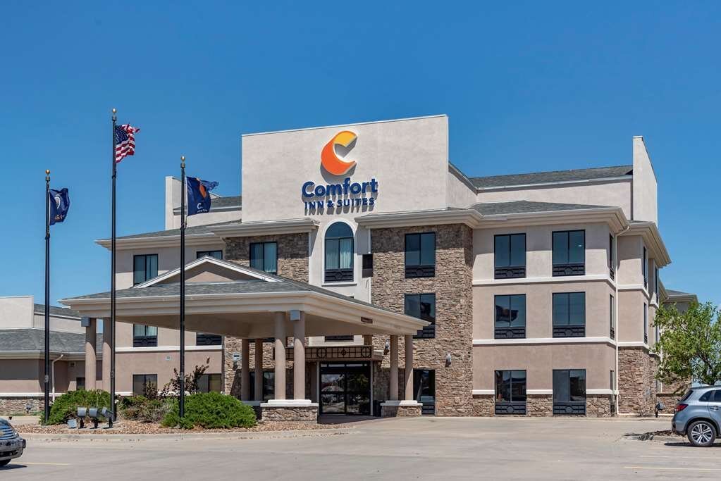 COMFORT INN & SUITES 94 (̶1̶1̶0̶) Updated 2022 Prices & Hotel