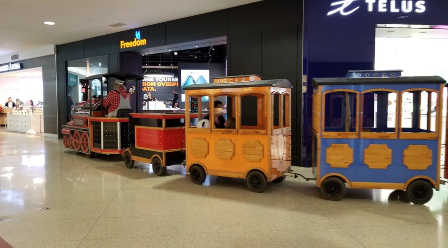Quinte Mall - indoor train