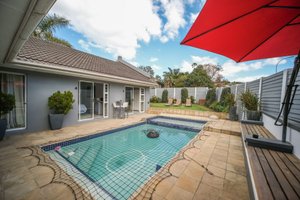 Pool & Beach