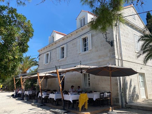 VRNIK ARTS CLUB - Updated 2024 Prices & Inn Reviews (Korcula Island ...