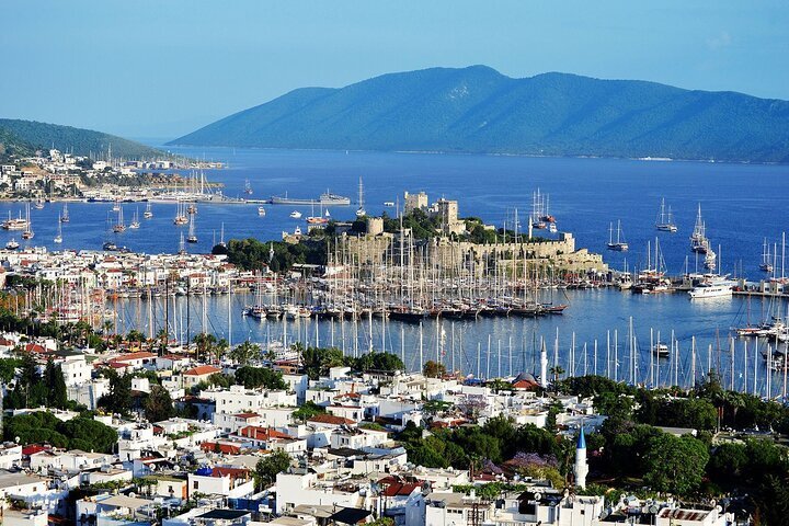 2023 Private Guided Walking Tour to Bodrum City and Castle