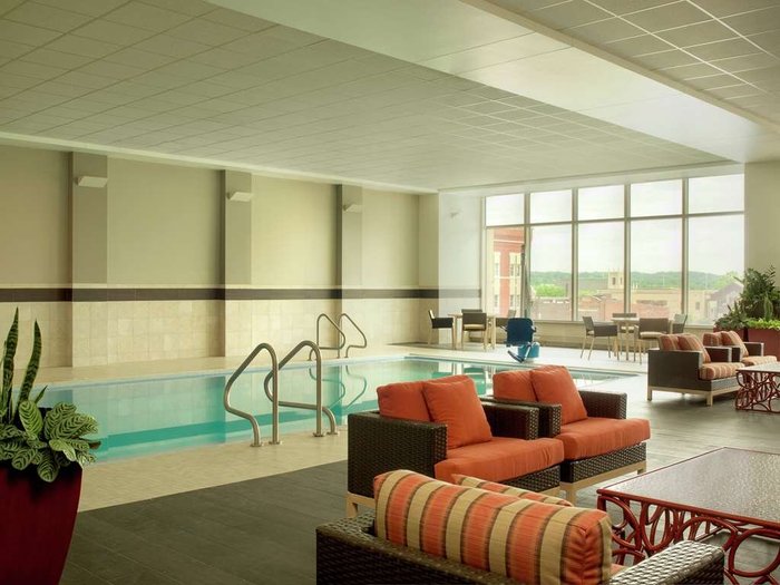 Doubletree By Hilton Hotel Cedar Rapids Convention Complex Pool