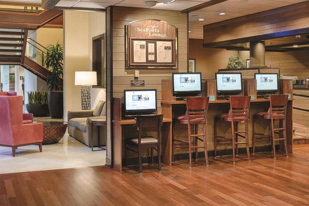 DOUBLETREE BY HILTON HOTEL SEATTLE AIRPORT 157 2 3 1 Updated   Business Center 