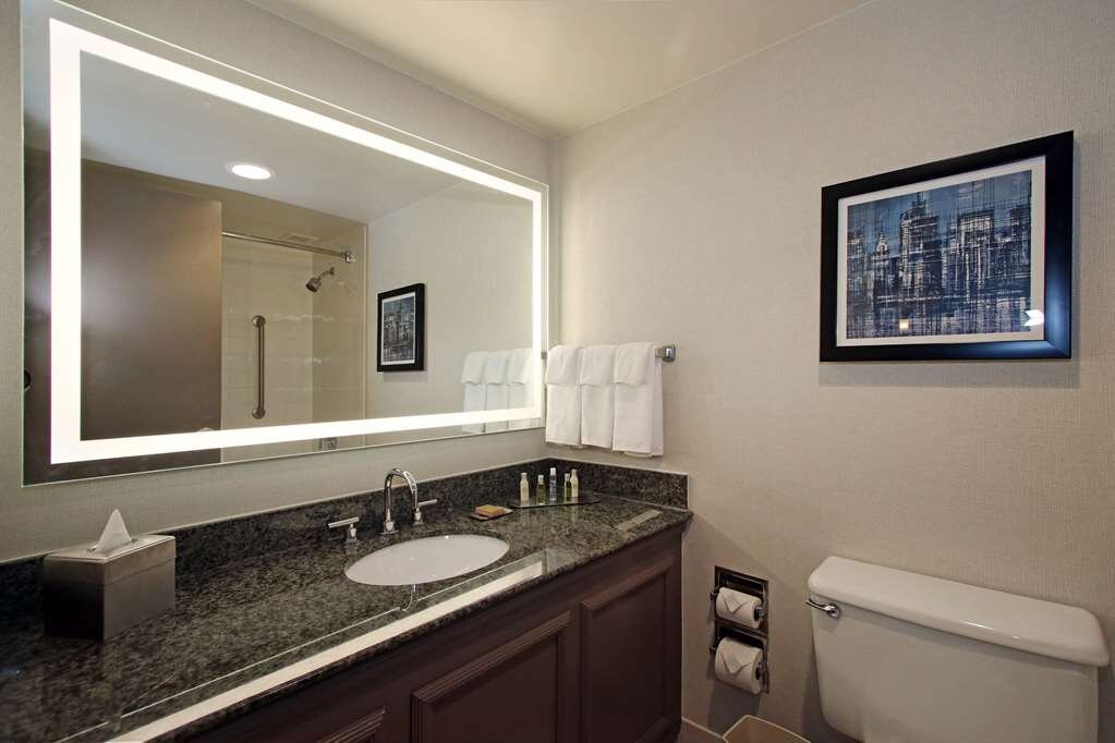 Hotel photo 71 of DoubleTree by Hilton Hotel Newark Airport.