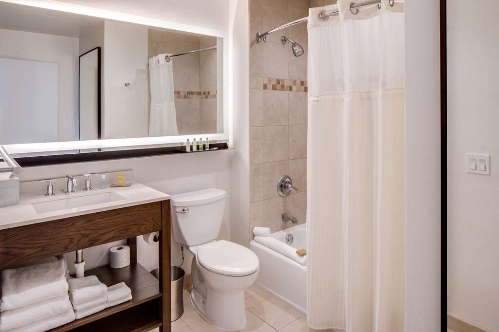 Hotel photo 63 of DoubleTree by Hilton Hotel & Suites Jersey City.