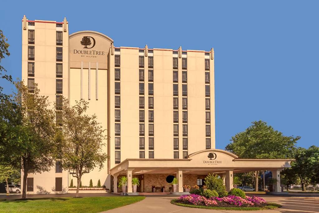 DOUBLETREE BY HILTON HOTEL PHILADELPHIA AIRPORT 112 1 3 9   Exterior 