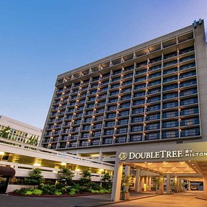 DoubleTree by Hilton Hotel Portland in Portland, image may contain: Hotel, City, Office Building, Convention Center
