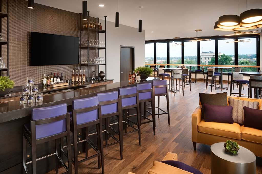 DOUBLETREE BY HILTON GREELEY AT LINCOLN PARK Hotel CO Prezzi 2022 E   Barlounge 