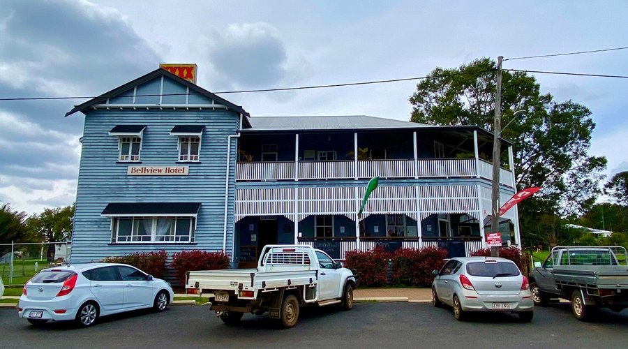 Best steak sandwich/burger I’ve ever eaten & I’ve eaten a couple of hundred & my husbands steak & chips was excellent as well, both really reasonably priced. The pub is beautiful, staff are friendly and efficient & the view is lovely. It’s well eta visit if you are planning on exploring the Bunya Mountains.