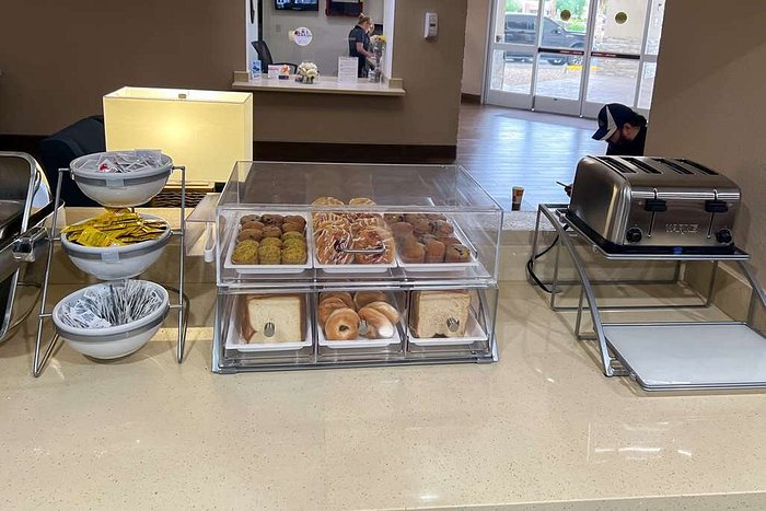 What Time Does Comfort Inn Breakfast Start? Find Out Early!