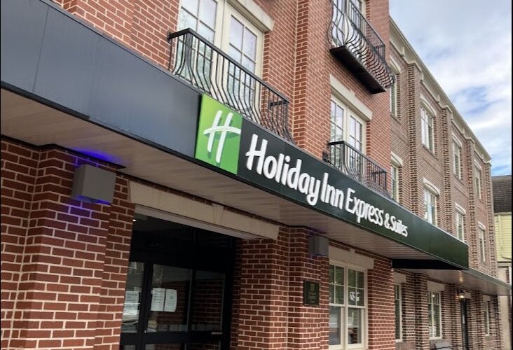 Main entrance of the Holiday Inn Express from the Main Stree