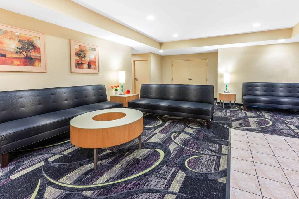 LA QUINTA BY WYNDHAM FORT LAUDERDALE POMPANO BEACH Updated 2024   Lobby 