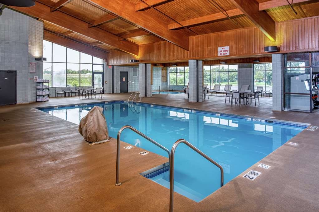 DoubleTree By Hilton Appleton Pool Pictures & Reviews - Tripadvisor