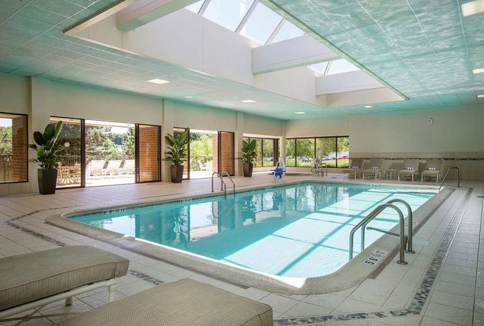 DoubleTree by Hilton Lisle Naperville Pool Pictures & Reviews - Tripadvisor