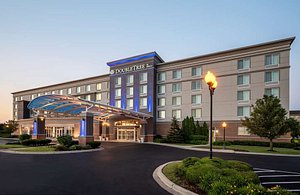 DoubleTree by Hilton Chicago Midway Airport in Chicago, image may contain: Hotel, Inn, Office Building, Convention Center