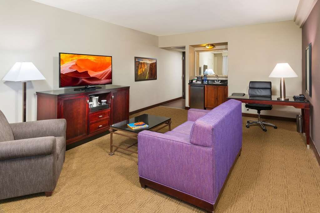 DoubleTree by Hilton Phoenix Mesa - hotel rooms