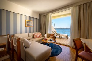 Room & Suite