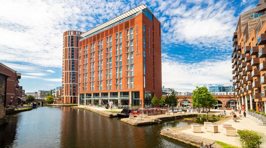 Hotel located on the Leeds/Liverpool canal 