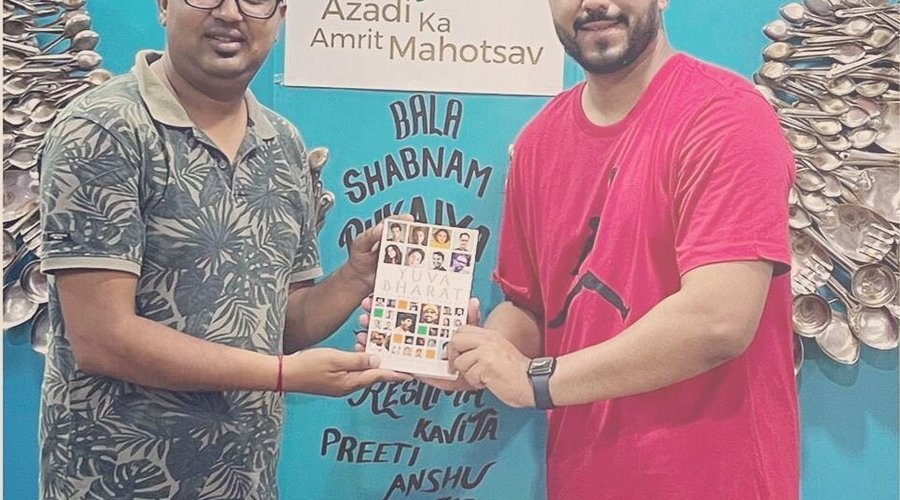 Indian author Devir Singh Bhandari visited @sheroes cafe Agra and presented his book Yuva Bharat - The Heroes Of Today published by @bloomsburyindia