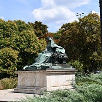 STATUE OF QUEEN ELIZABETH (Budapest) - All You Need to Know BEFORE You Go