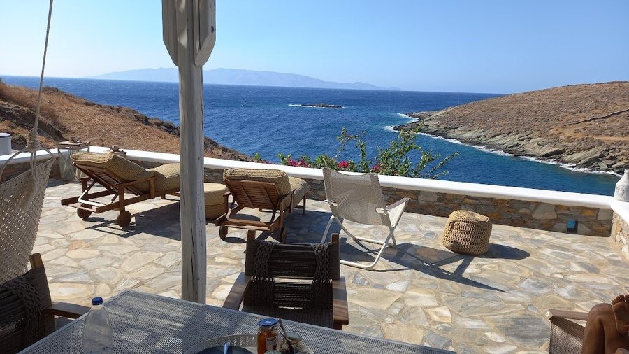 terrazzo attrezzato con panorama su Serifos