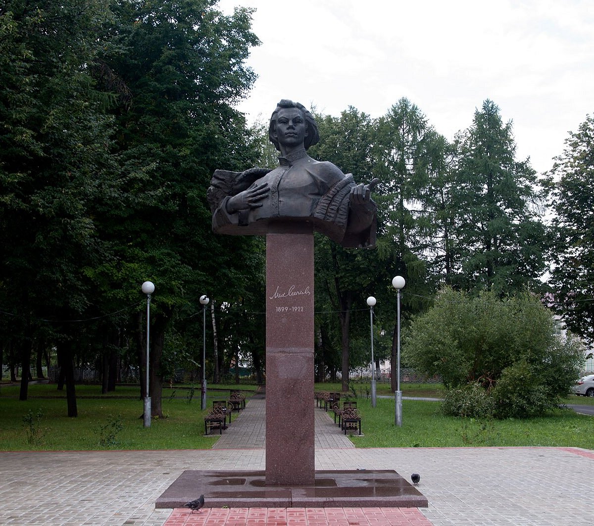 Сеспель чебоксары. Памятник Островского Кинешма. Бюст Островского в Кин. Памятник Зайцеву в Коломне. Сквер Зайцева Коломна памятник.