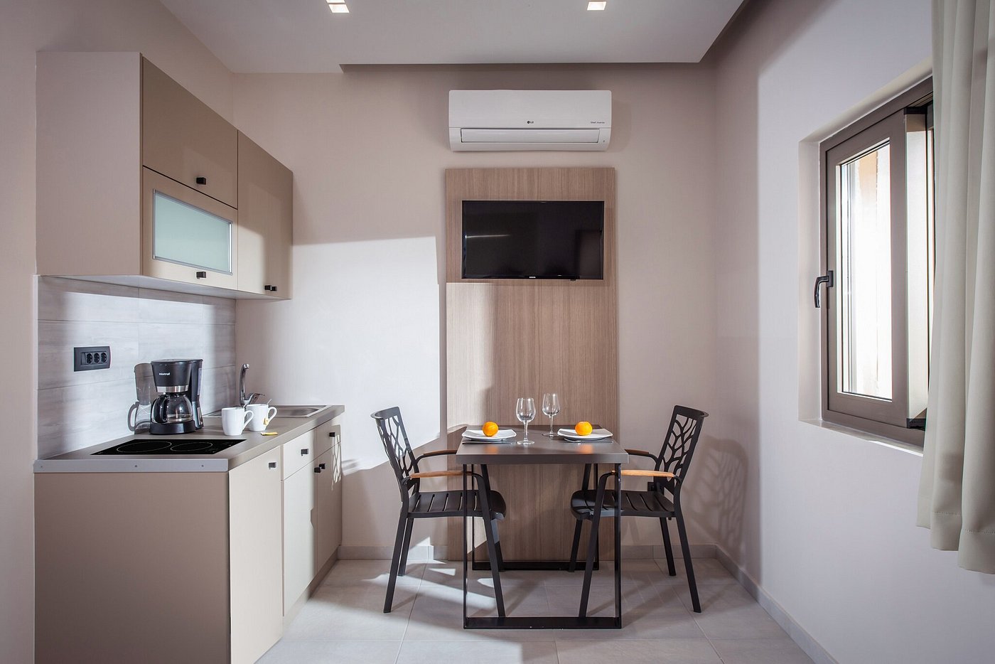 ENORME EANTHIA BEACH - Apartment Reviews (Gerani, Greece) - Tripadvisor