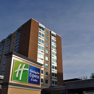 Welcome to the Holiday Inn Express Pittsburgh West