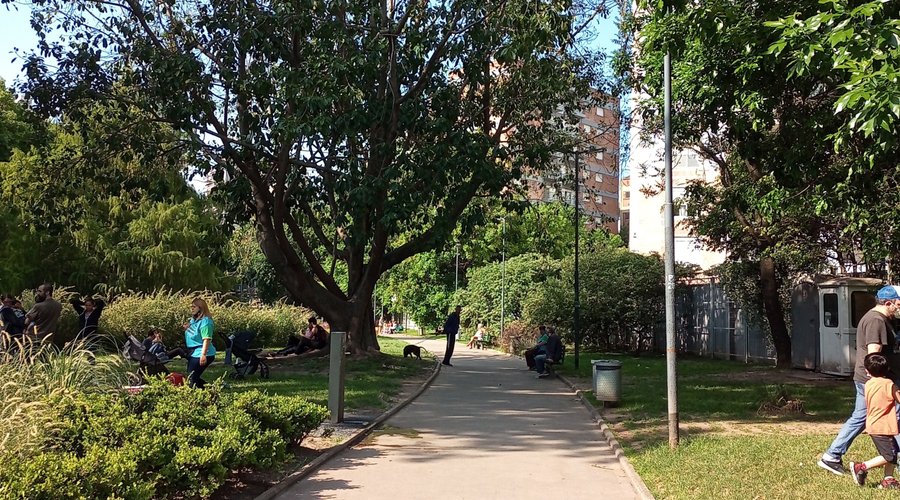 Plaza Giordano Bruno: Barrio Caballito, Ciudad de Buenos Aires- Argentina 2022.