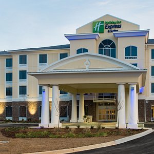 Best hotel to stay few minutes away from Augusta Airport.