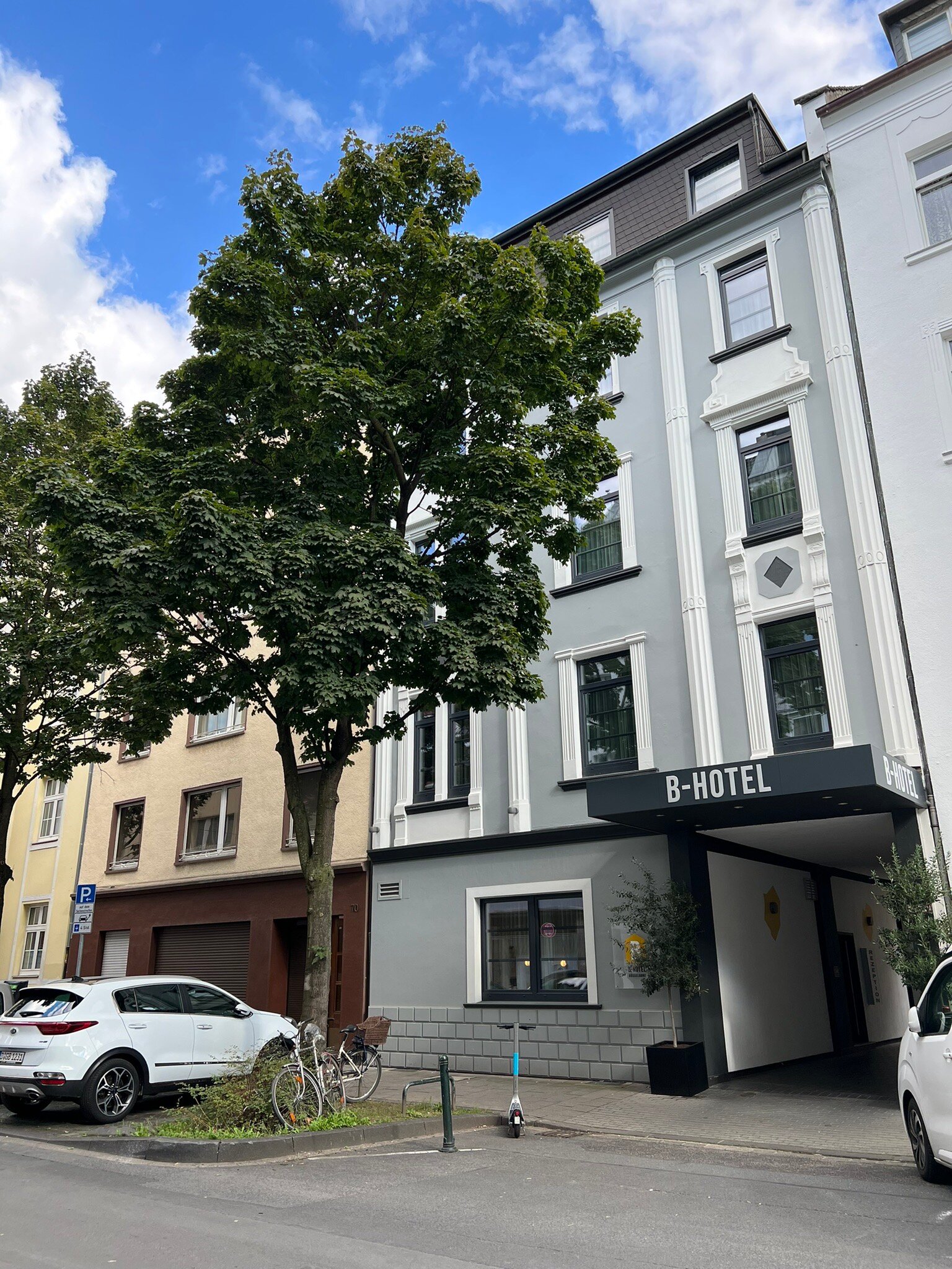 B-HOTEL - Updated 2024 Prices & Condominium Reviews (Düsseldorf, Germany)