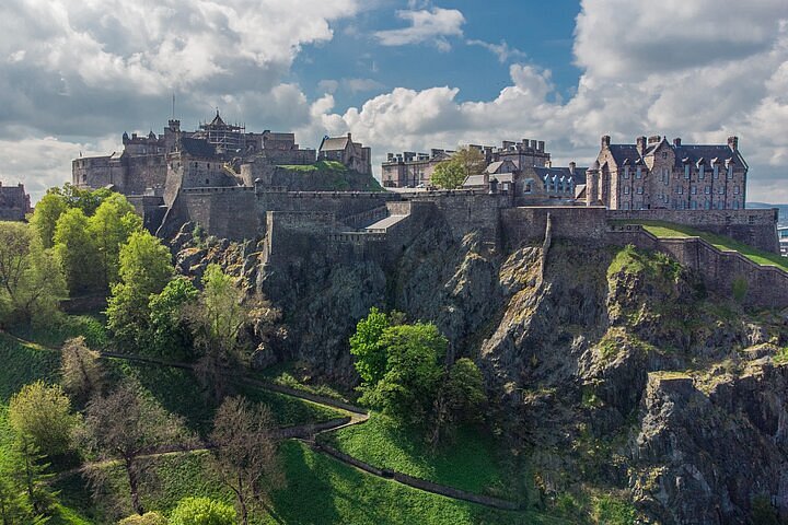 2023 1. Edinburgh Castle: Skip-the-Line Guided Walking Tour