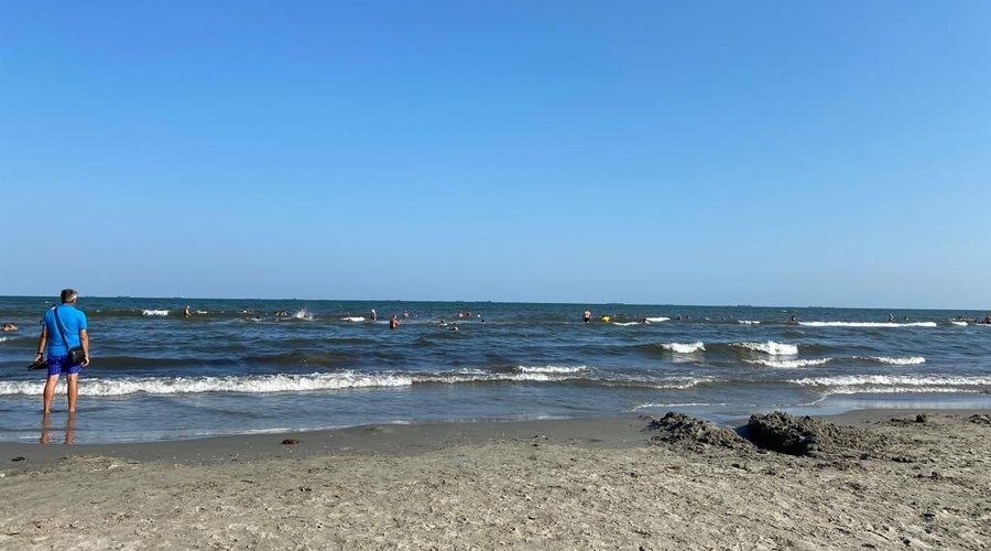 indeed ... a beach like all should be