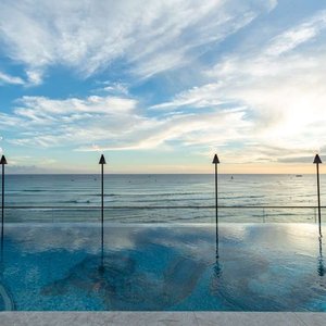 ESPACIO THE JEWEL OF WAIKIKI - Infiniti Pool Dusk