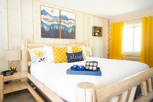 Room & Suite