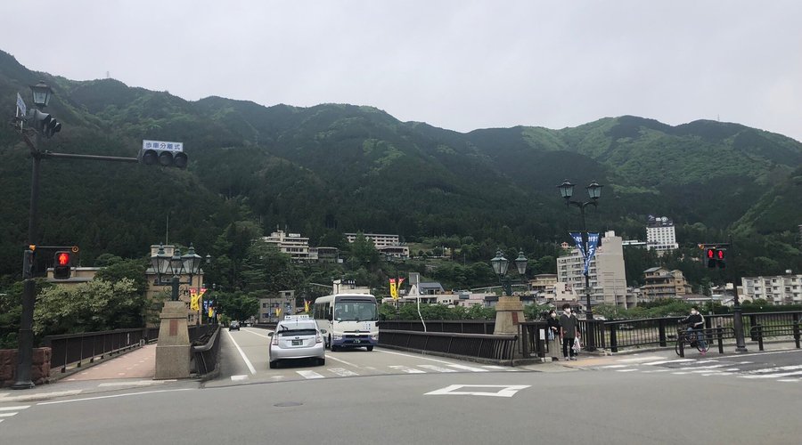 下呂駅と温泉街を結ぶ橋です