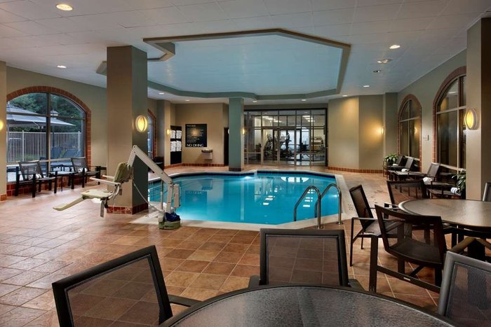 Embassy Suites by Hilton Austin Arboretum Pool Pictures & Reviews ...