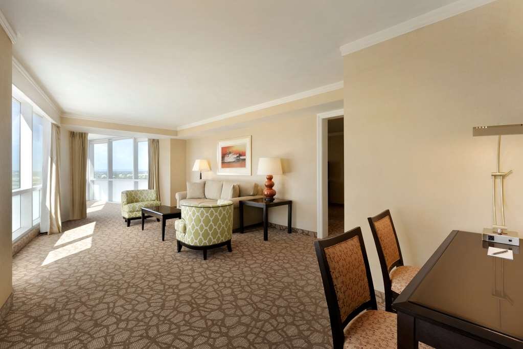 Hotel photo 50 of Embassy Suites by Hilton Los Angeles Glendale.