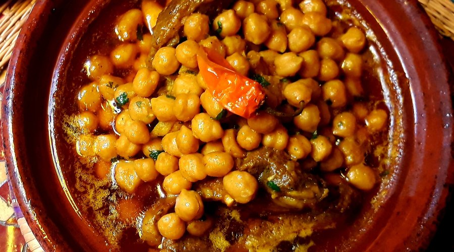 Tagine d'agneau aux poichiches.