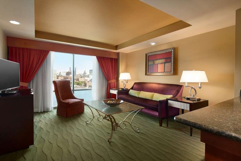 Embassy Suites by Hilton E Peoria Riverfront Conf Center - hotel rooms