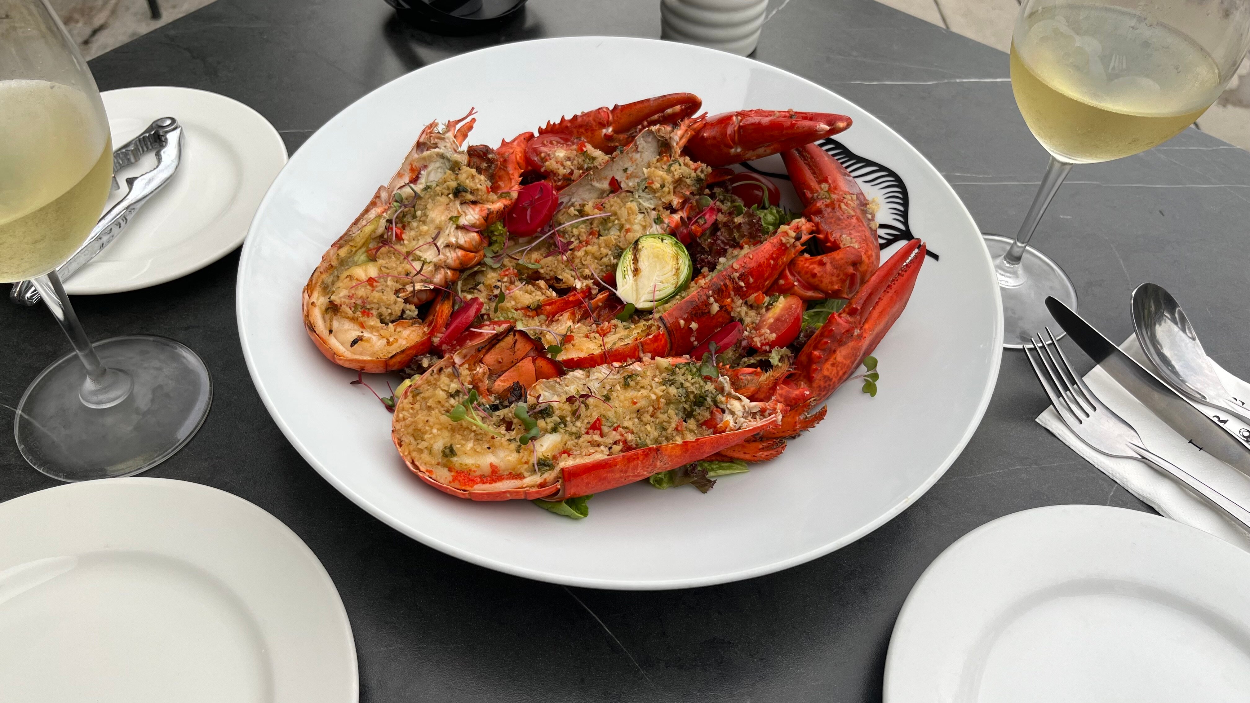 Outdoor seafood dining online near me