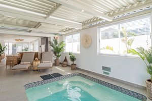 Pool & Beach